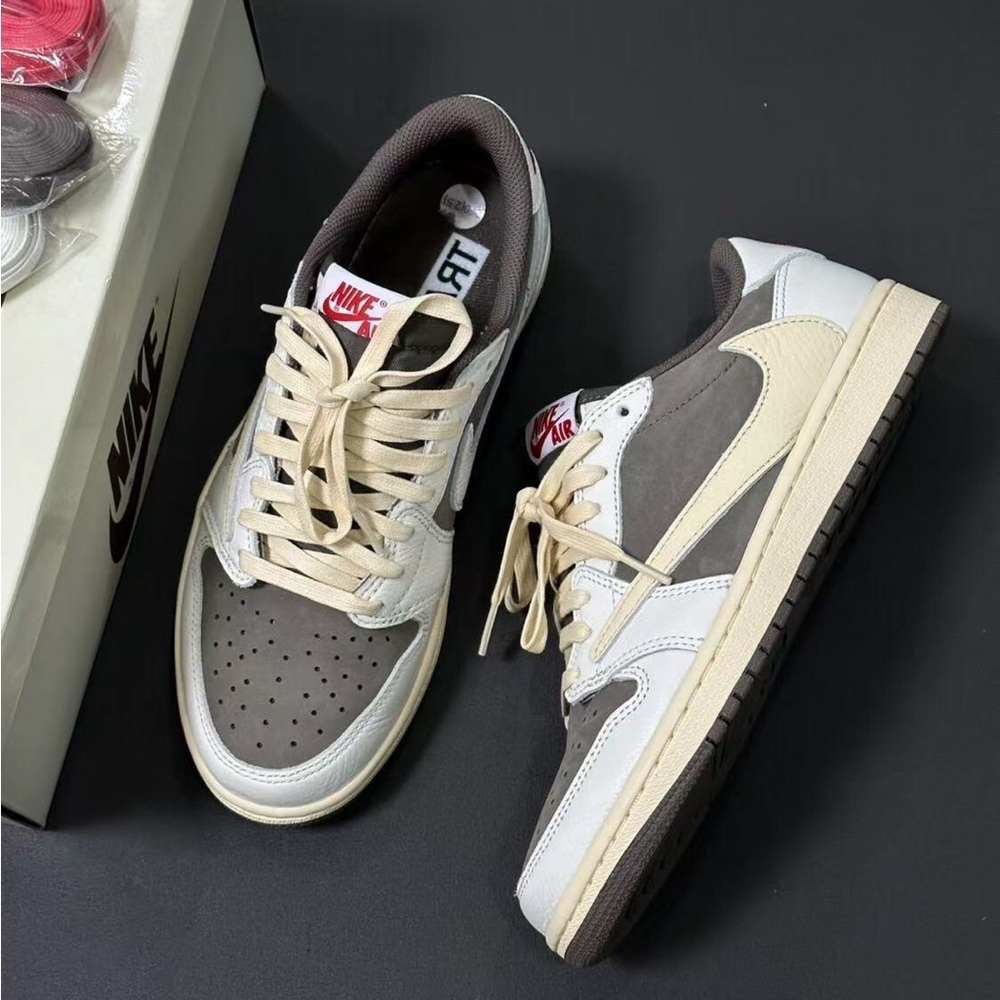 travis scott Jordan 1 low reverse mocha - Picture 1 of 4